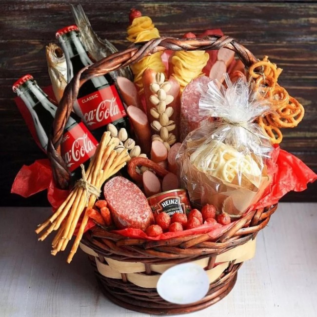 Букет цветов "Колбасная корзина №4"